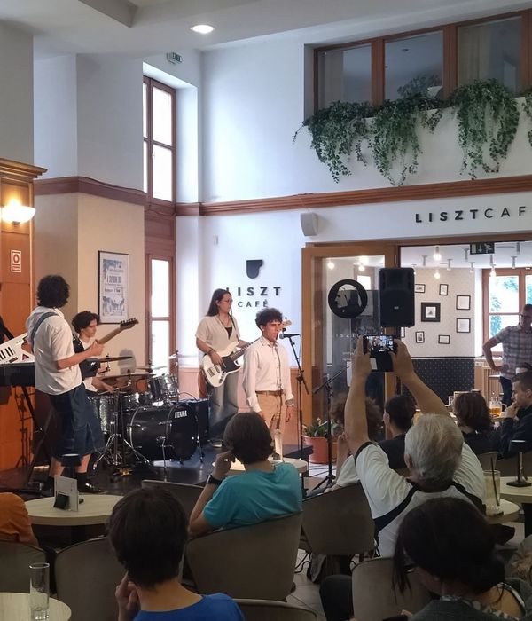 Berzsenyi versei rockosítva a Liszt Caféban