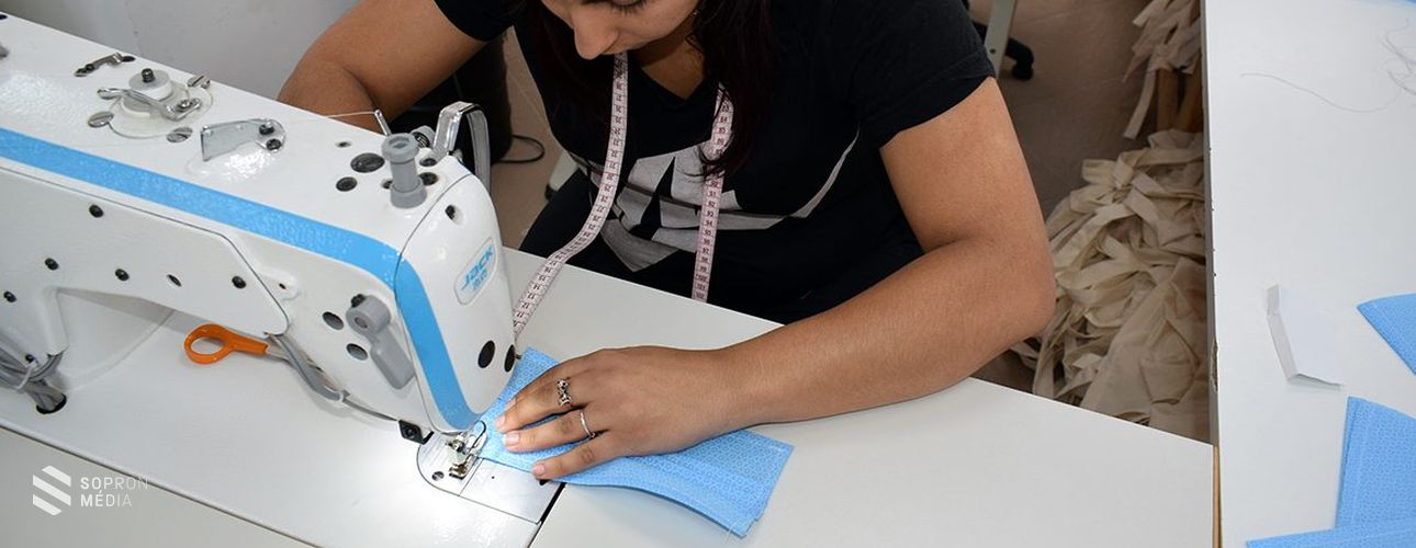 Többször használható szájmaszkokat gyárt a Máltai Szeretetszolgálat