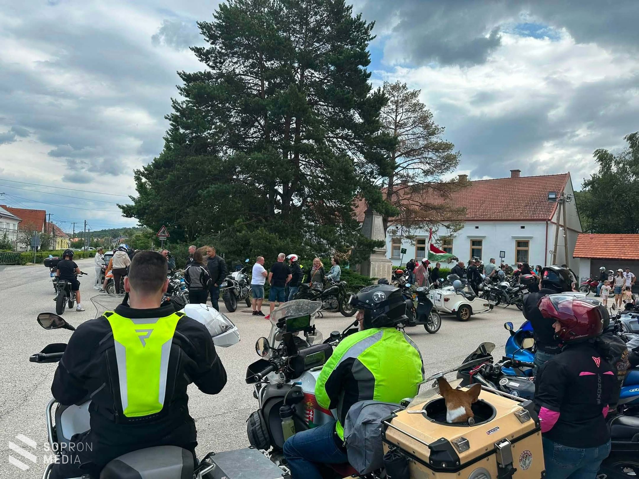 Motoros istentiszteletet tartottak Ágfalván