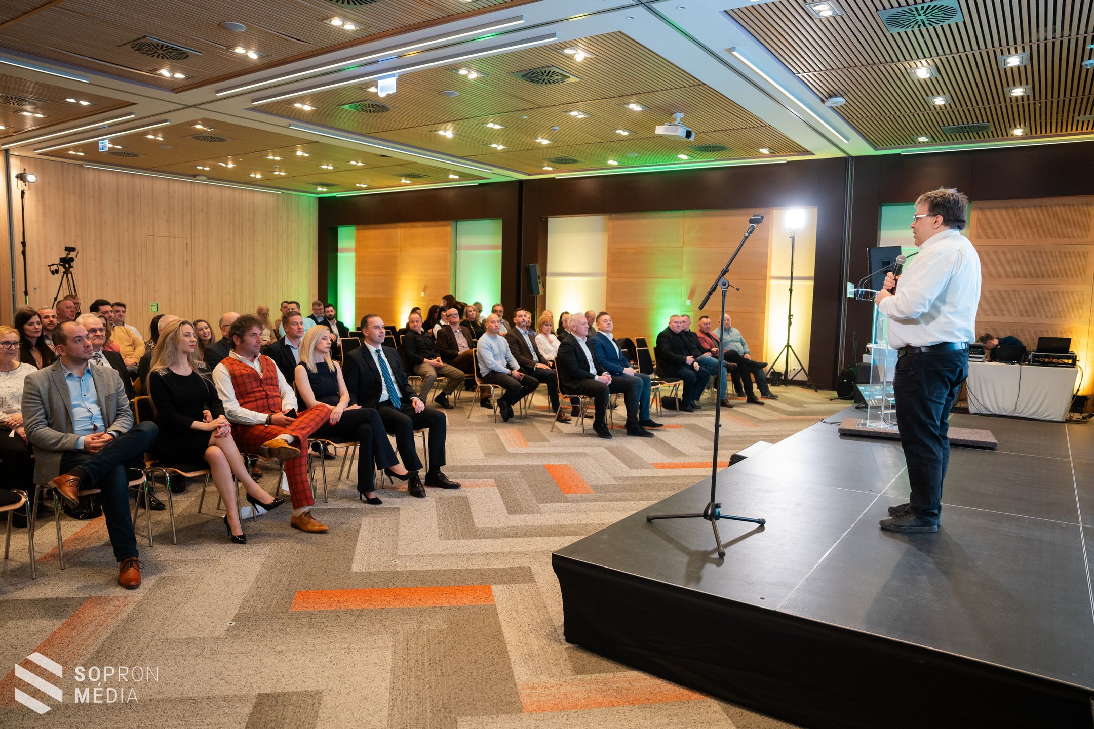 Elkezdődött az iCon gazdaságpolitikai konferencia Sopronban