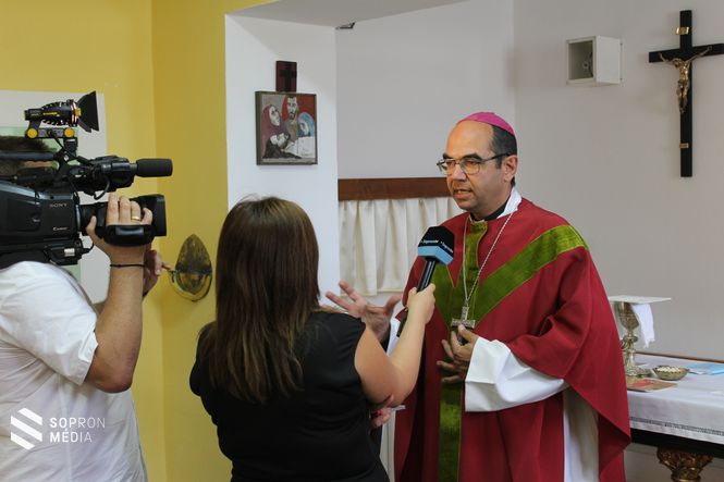 dr. Székely János, Esztergom-Budapesti segédpüspök, a Magyarországi Cursillo lelki vezetője 