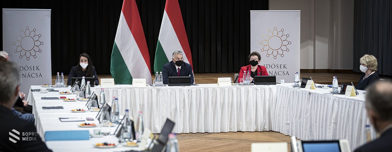Következő év elején megkezdődik a 13. havi nyugdíj visszaépítése
