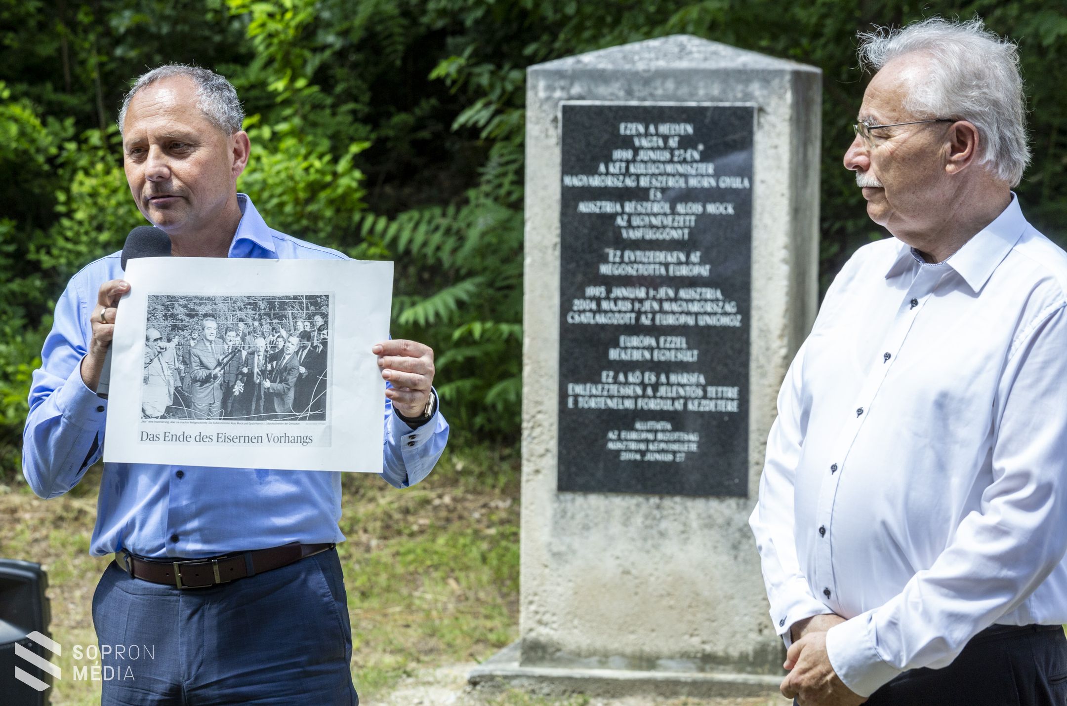 A vasfüggöny átvágásának helyszínén fogadtak 30 diákot  