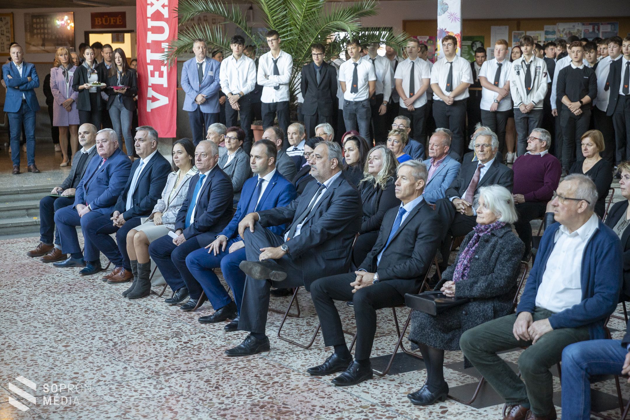 Lakatfal- és emléktábla-avatás – Jubileumi ünnepség a Vasvillában