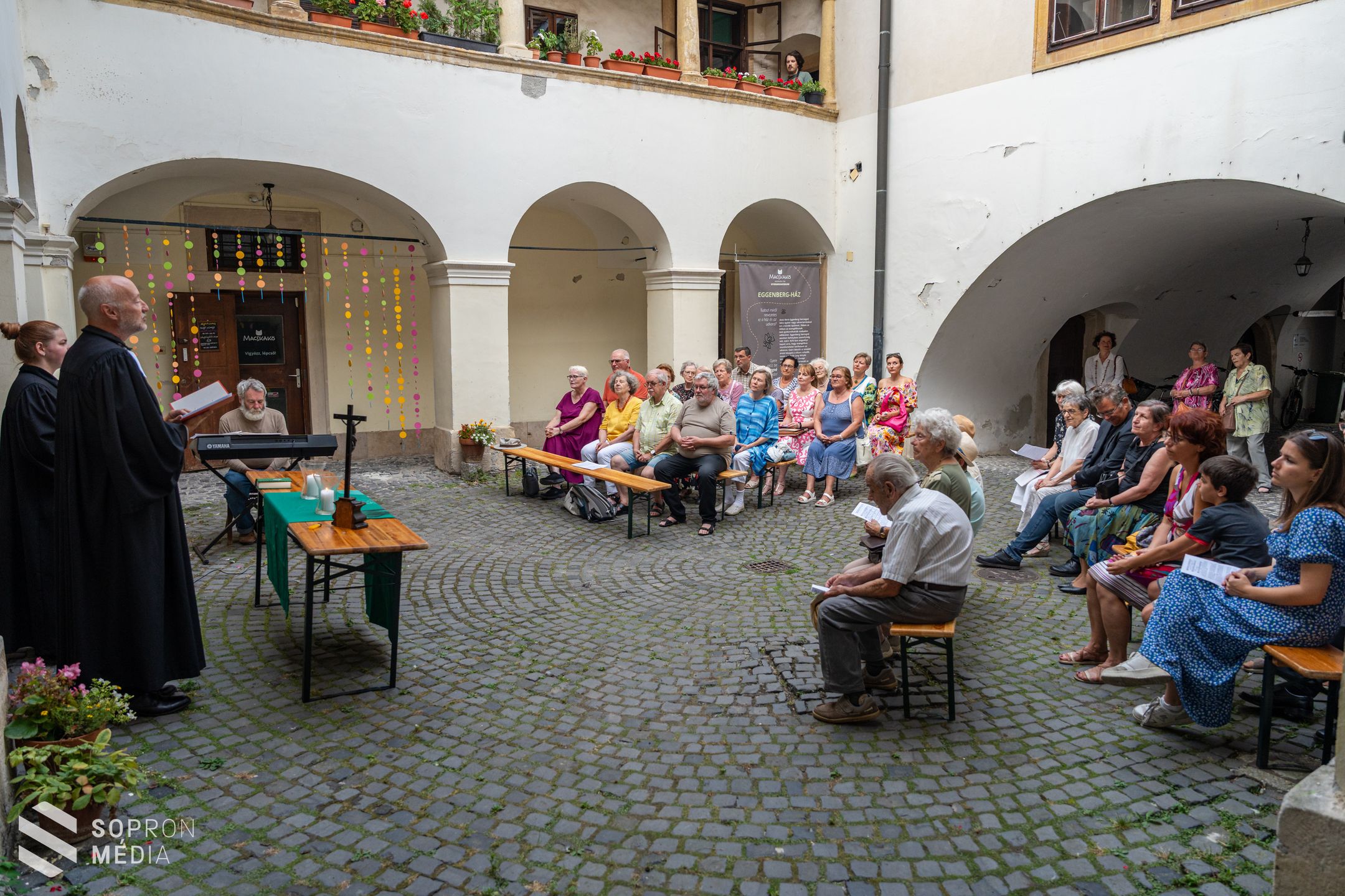 Kétnyelvű istentiszteletet tartottak az államalapítás ünnepén