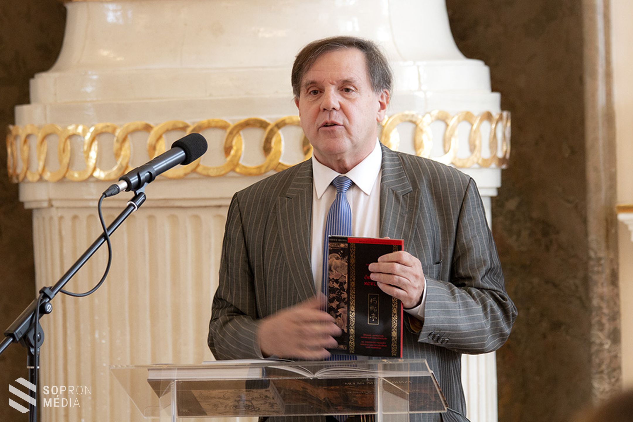 A kínaizáló művészet gazdagsága – két könyv bemutatóját tartották Eszterházán 