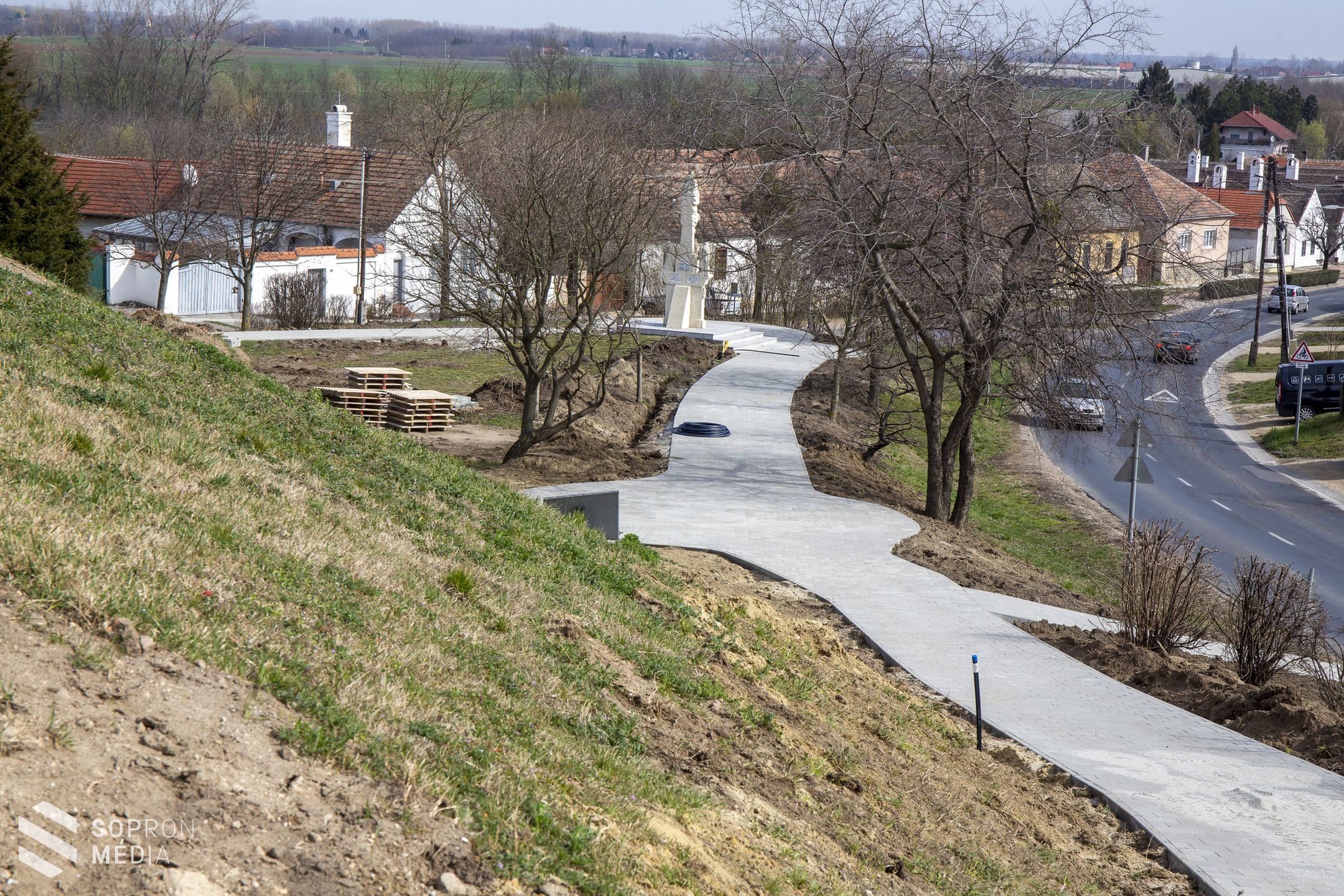 Megújul a fertőszéplaki Széchényi kastély és a templomdomb