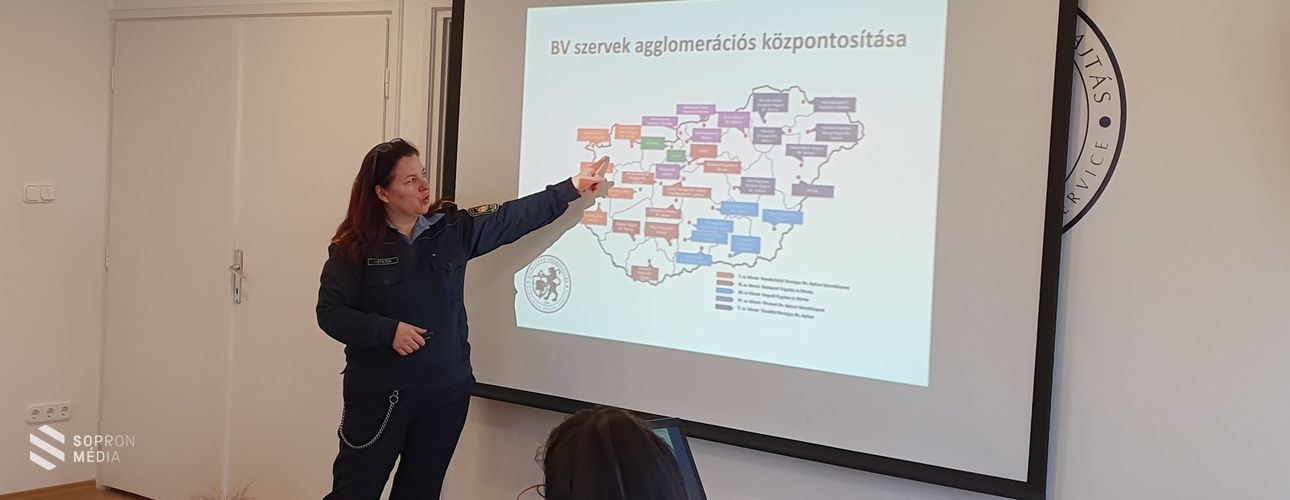 Mindent a börtönről – Állami gondoskodásra szoruló fiatalok látogattak a sopronkőhidai intézetbe