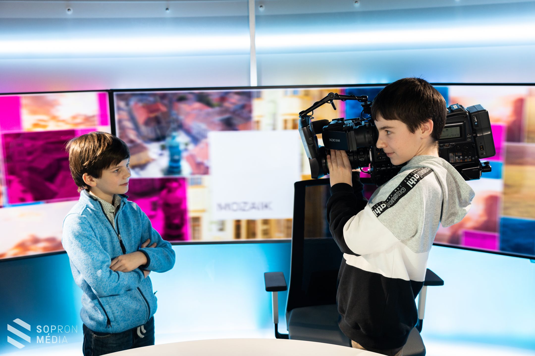 Tehetséges fiatalok néztek be a SopronTV-hez