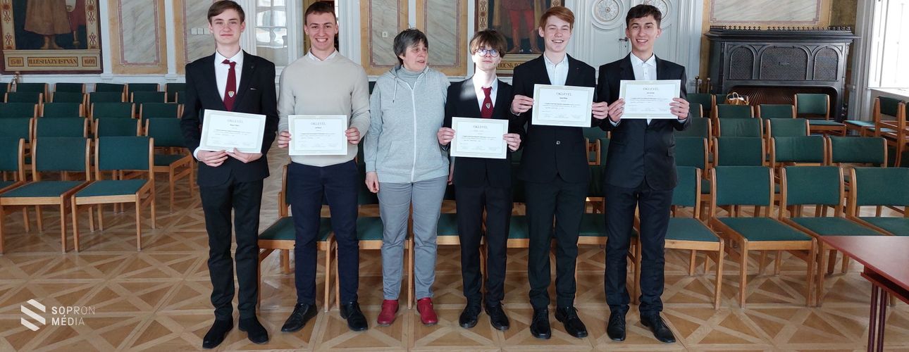 Kiemelt arany fokozatot ért a Líceum Robotika szakköröseinek előadása