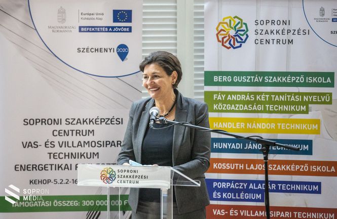 Pölöskei Gáborné helyettes államtitkár