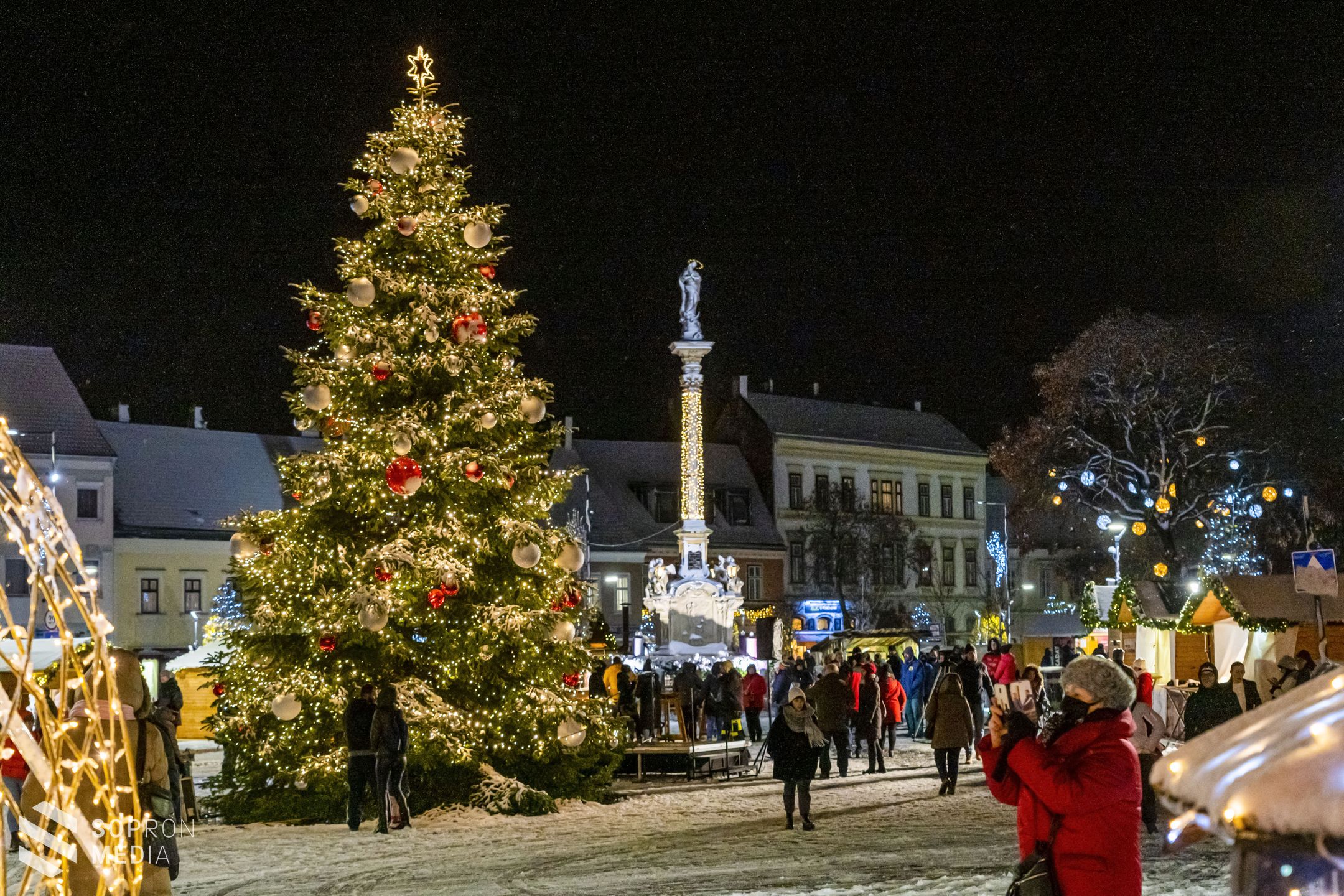 Megnyílt az adventi vásár Sopronban