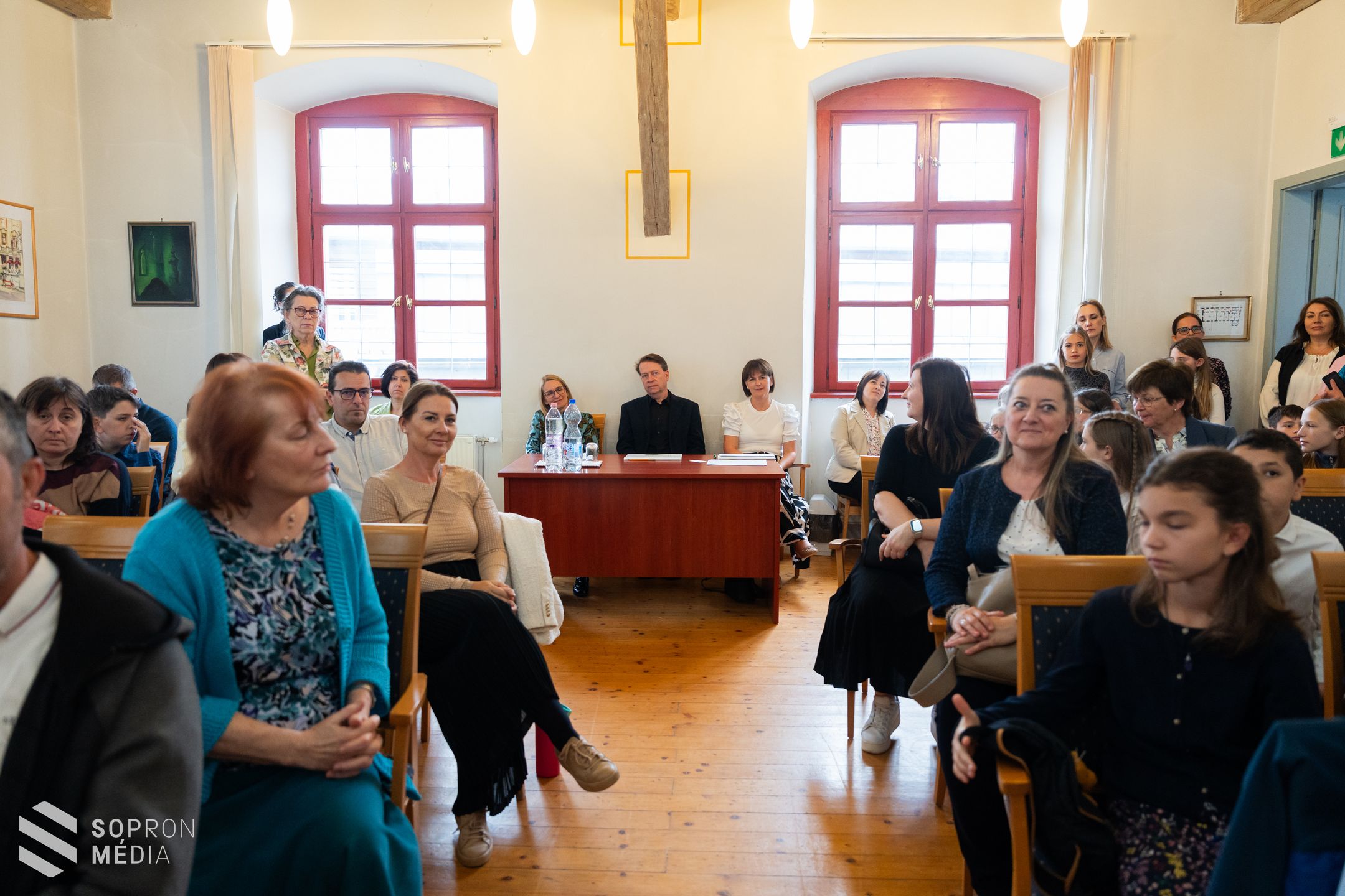 Zongoraszóval tisztelegtek Szekendy Tamás emléke előtt: regionális versenyt rendezett a Horváth József Alapfokú Művészeti Iskola