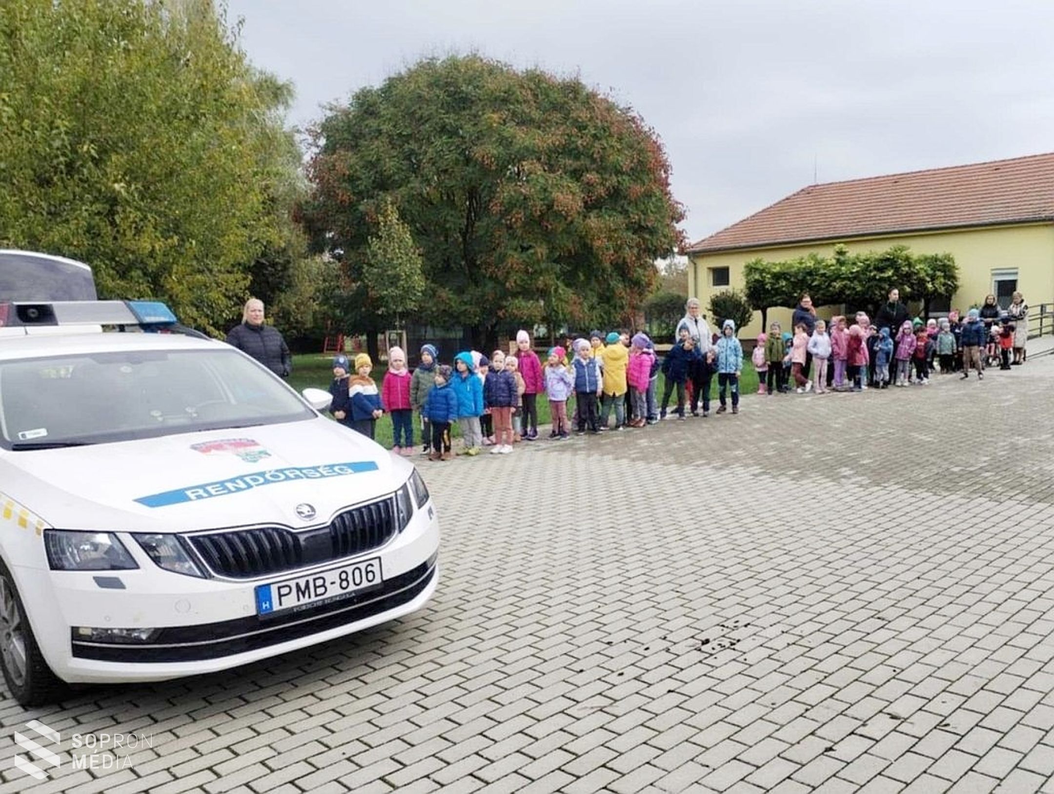 Soproni rendőrök a nagycenki Aranypatak Óvodában