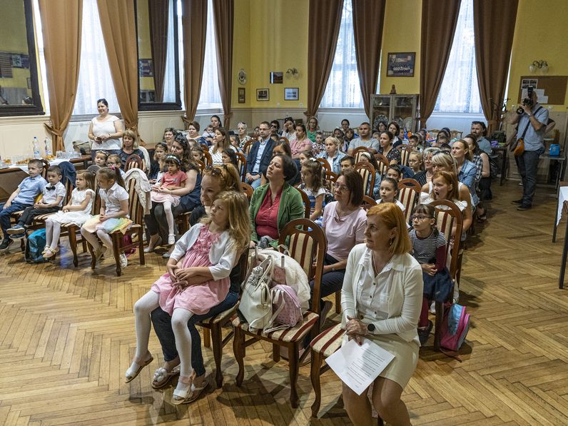 A vers szeretetét adták át a gyermekeknek