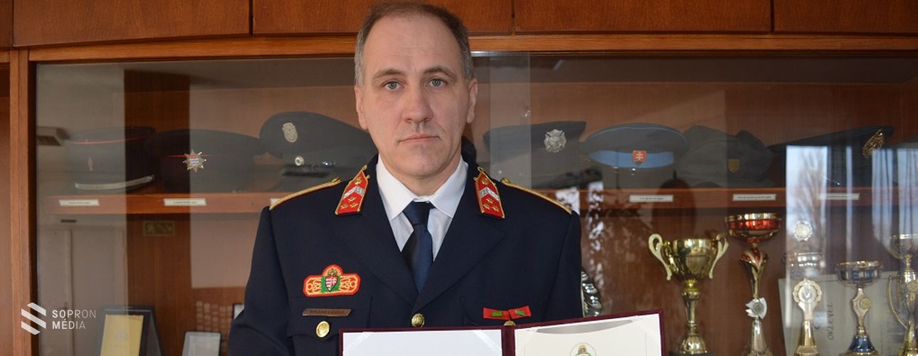 Év zászlósa címet kapott Rögler László, soproni tűzoltó