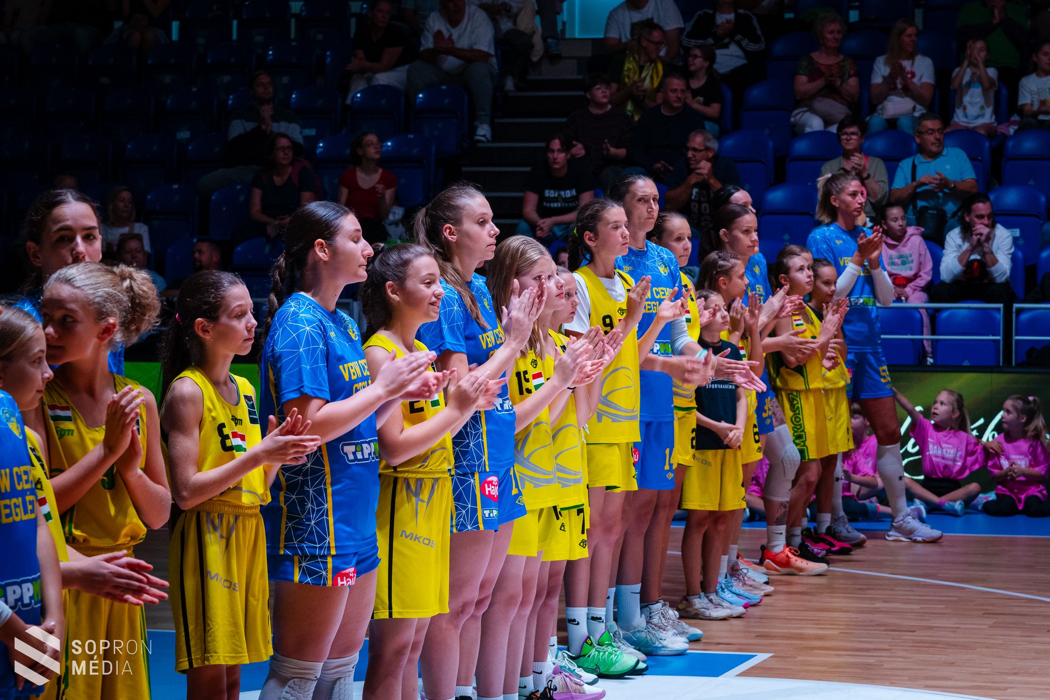Ünnepélyesen búcsúztatták Jelena Brookst a Sopron Basket szezonnyitóján