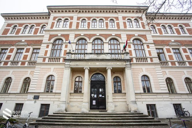 az AMI épülete ad otthont az alsósoknak
