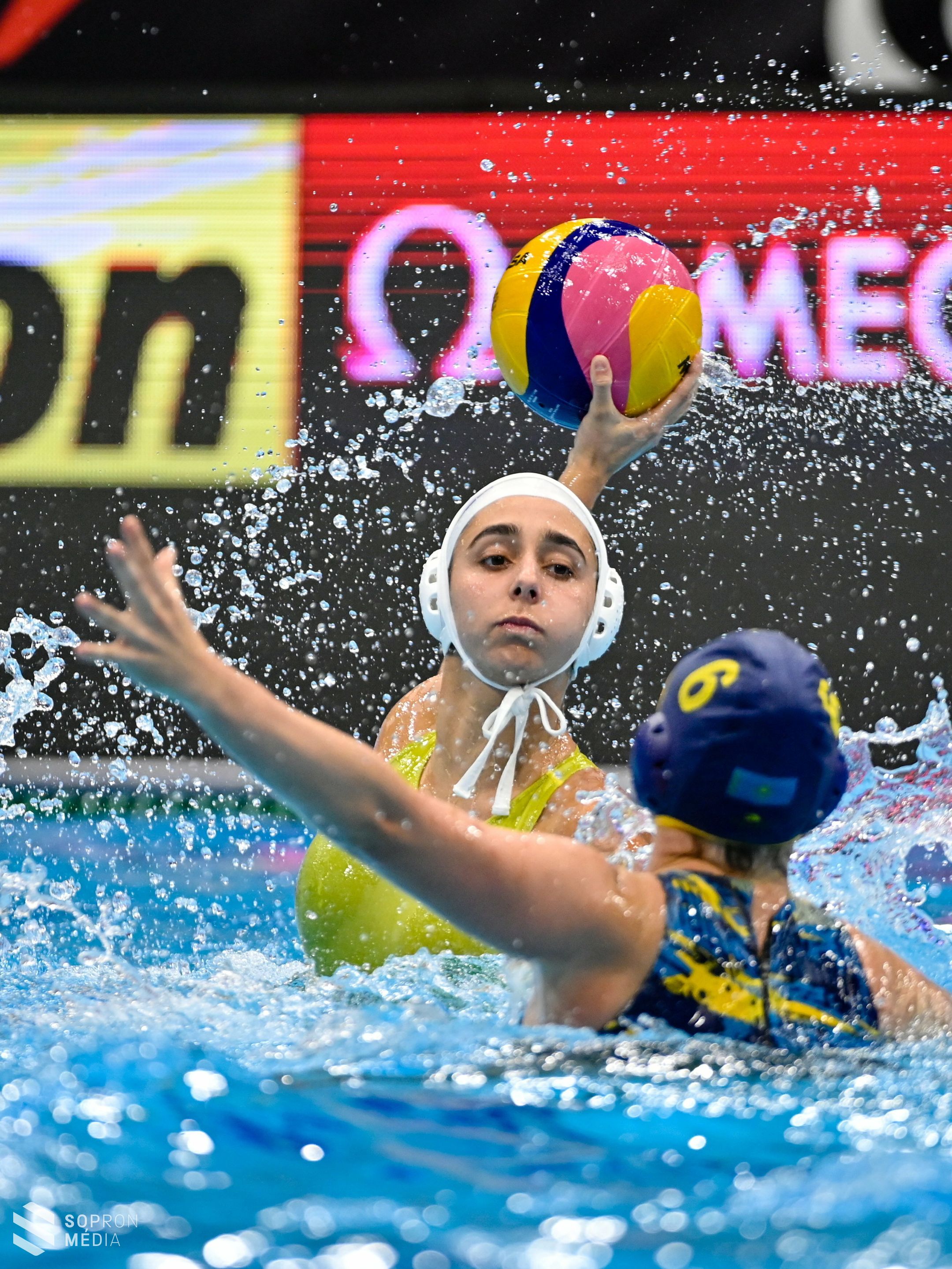 Női vízilabda-találkozók a soproni Lőver Uszodában