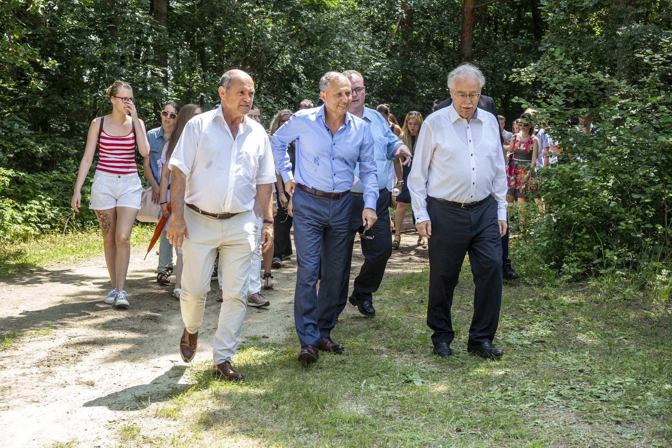 A vasfüggöny átvágásának helyszínén fogadtak 30 diákot  