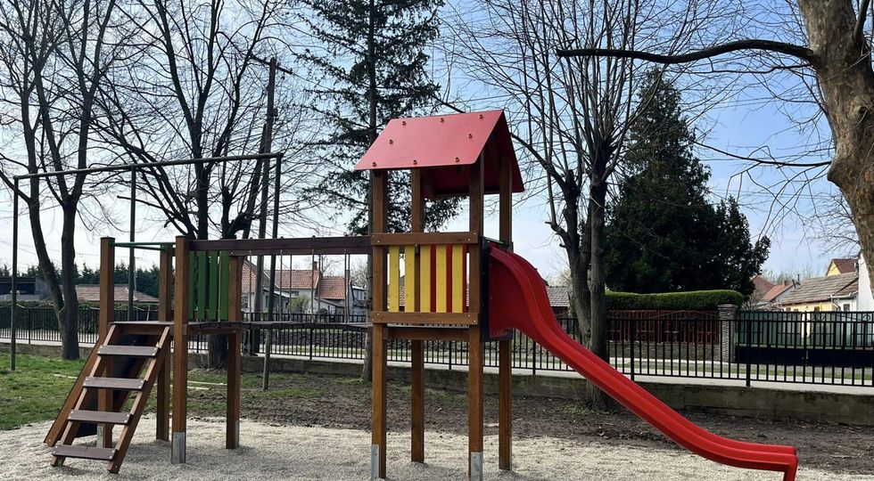 Új játszótér a Rábatamási iskolában, melyhez cégünk is hozzájárult!