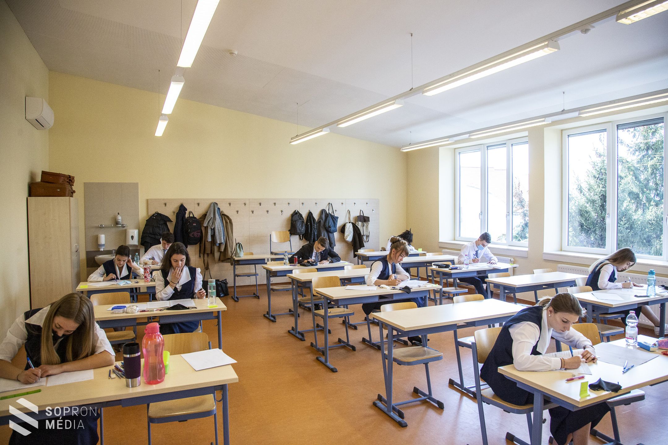Sopronban is megkezdődtek az érettségi vizsgák - GALÉRIA