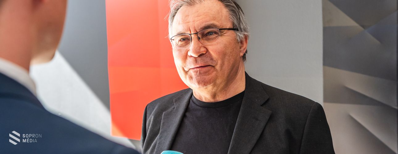 Megnyitották prof. dr. Zalavári József kiállítását a Port_A_Rt galériában