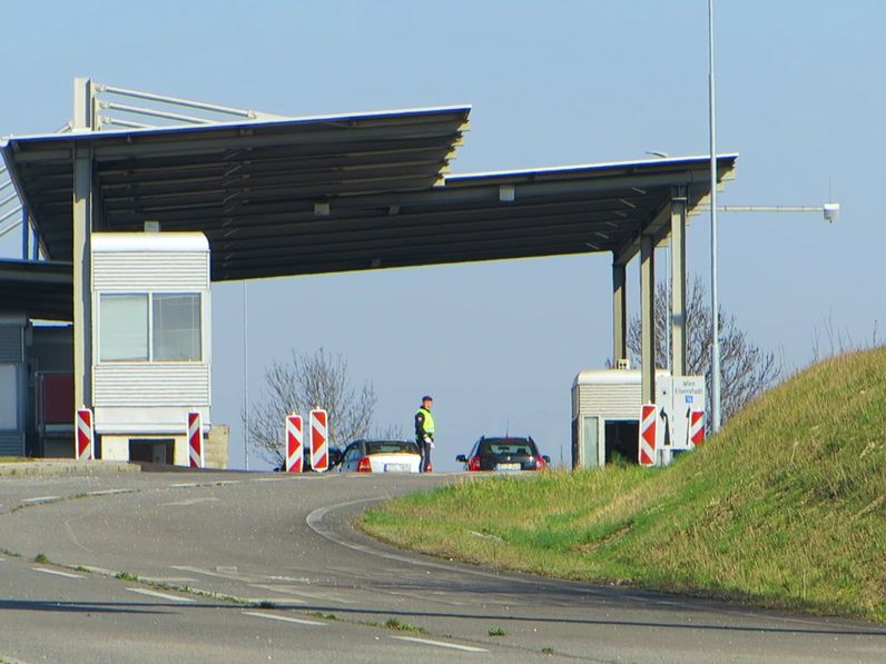 Ausztria megnyitja a magyar határt