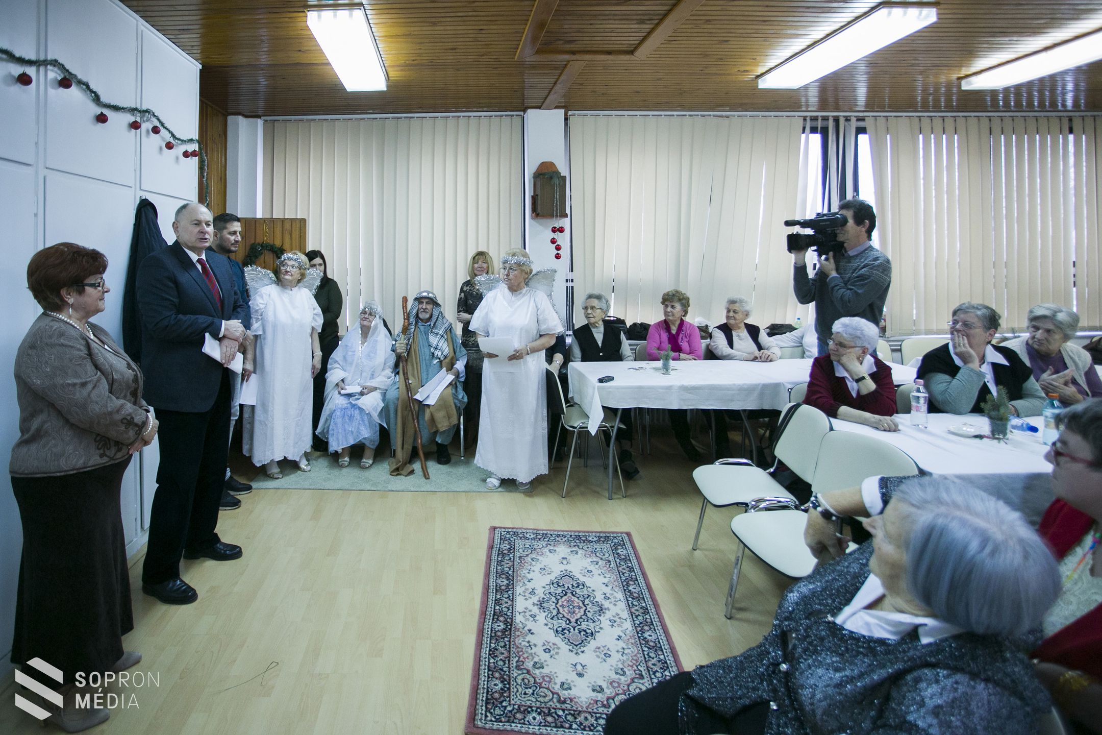 Adventi ünnepséget tartott a Lővéri Nyugdíjas Klub!