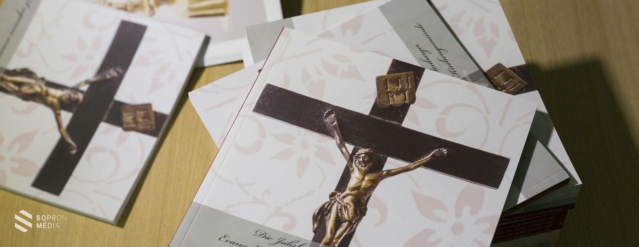  Bemutatták A soproni evangélikus gyülekezet évszázadai című kiállításkatalógust