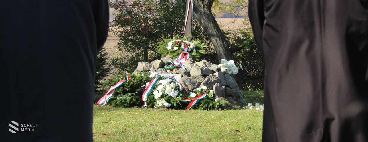 A Nemzeti Gyásznapon a mártírokra emlékeztek a rabtemetőben