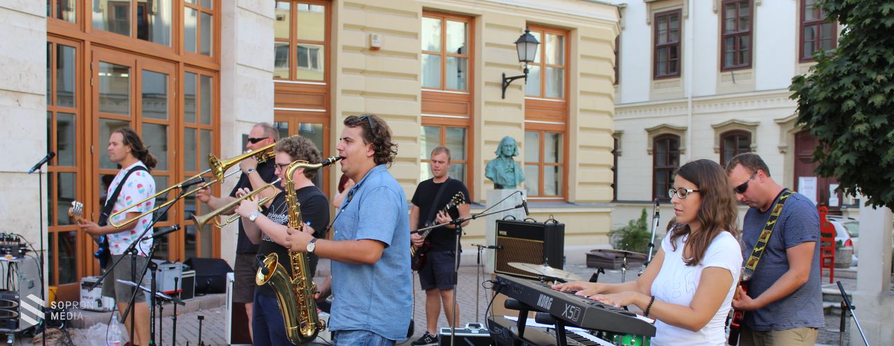 A hangulatfelelős a Ska Tunes volt a Liszt teraszon 
