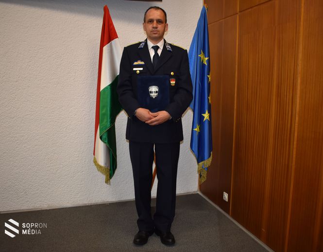 Év Rendészeti Szakembere elismerést idén Bajusznács Mihály c. r. főtörzszászlós, a Soproni Rendőrkapitányság Közrendvédelmi Osztály járőrparancsnoka kapta