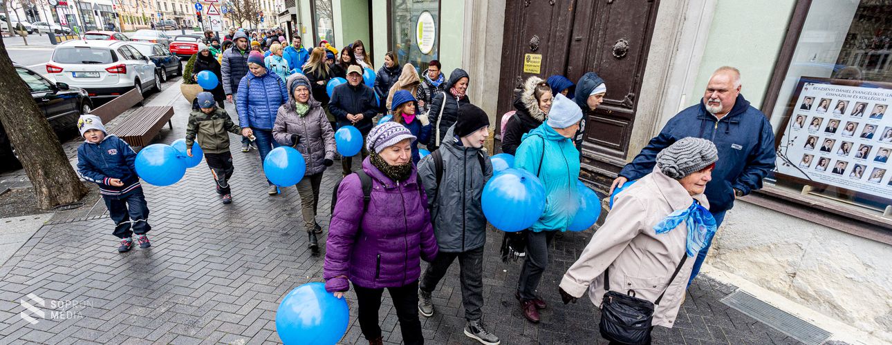 „Kék séta” az autizmus világnapján