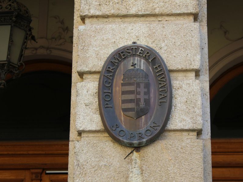 Rendkívüli nyitvatartás lesz a Városházán