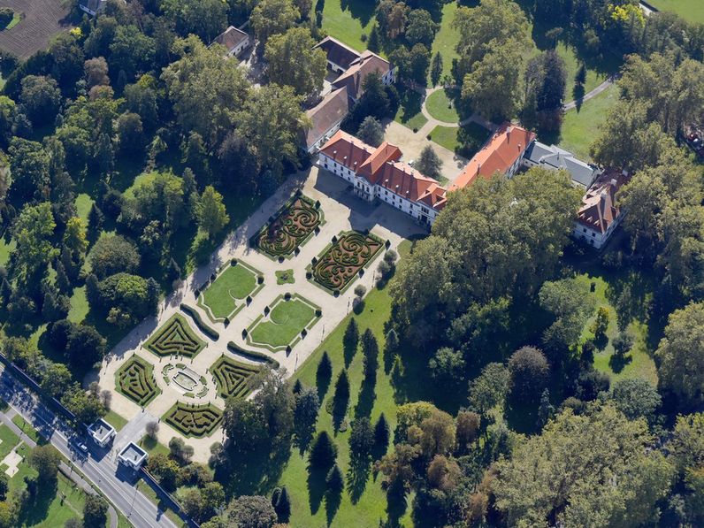 Fejezetek a megújult nagycenki Széchenyi-kastély történetéből