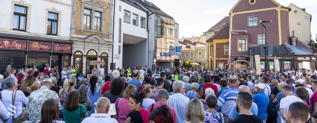Demonstrációt tartottak Sopronban
