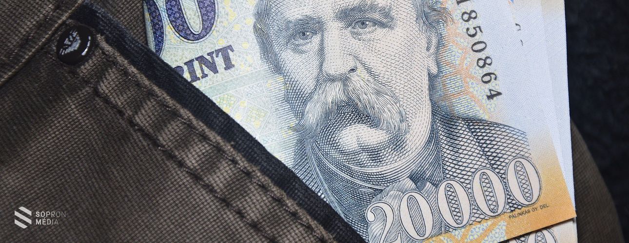 A minimálbér 200 ezer forintra, a garantált bérminimum 260 ezer forintra emelkedik