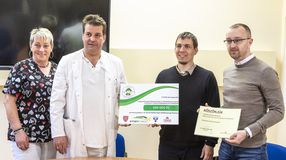 450 ezer forinttal támogatta a Paddy Sportegyesület a Soproni Gyógyközpont gyermekosztályát