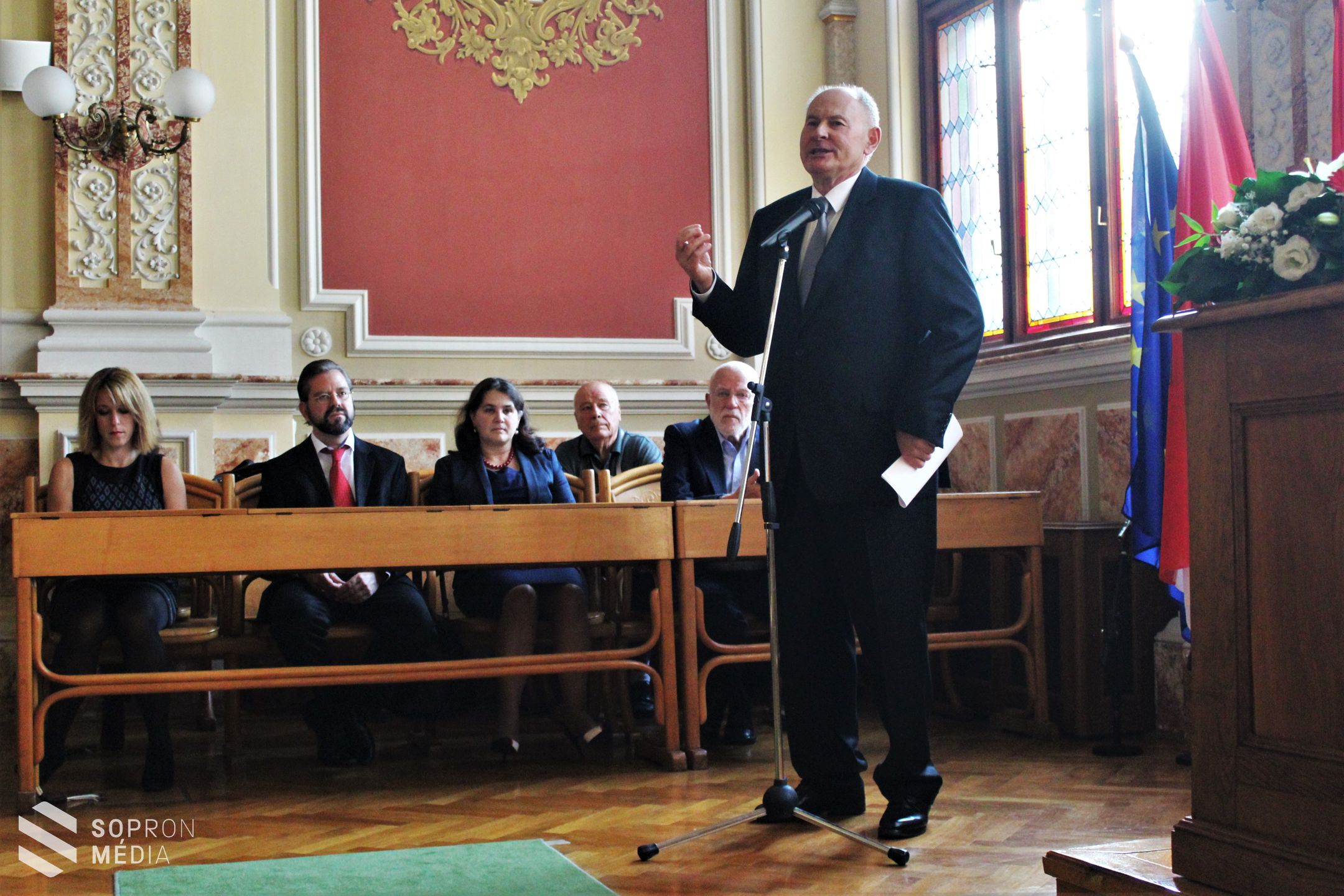 Emlékdiplomákkal köszöntötték a pedagógusokat