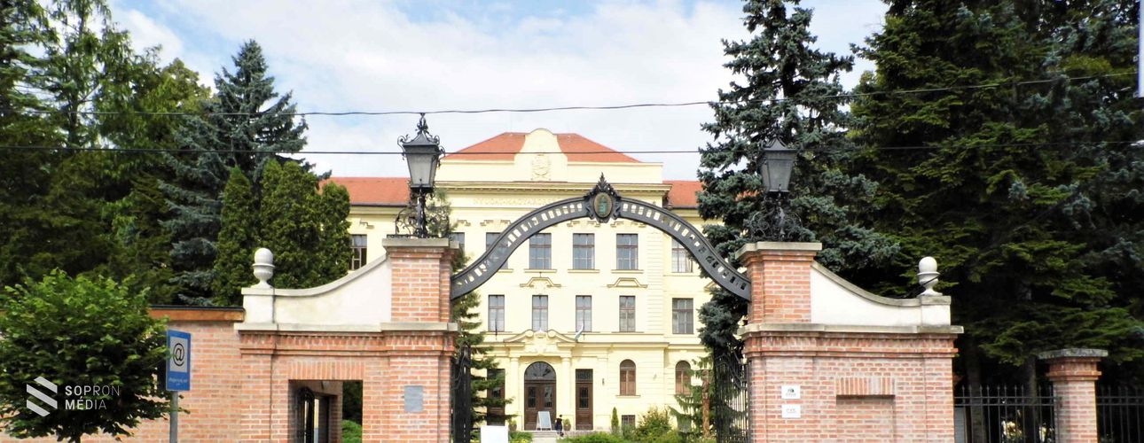 Európai léptékkel tervez a Soproni Egyetem: Utolsó fázisban a belső átalakítás - a Prágai Egyetem a mérce  
