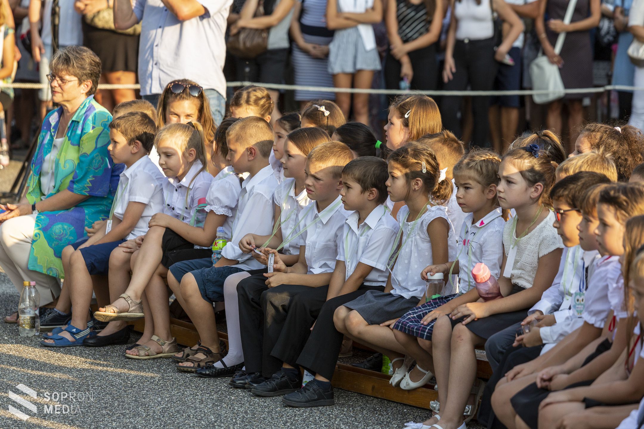 Több mint 1200 gyermek kap tanszercsomagot Sopronban