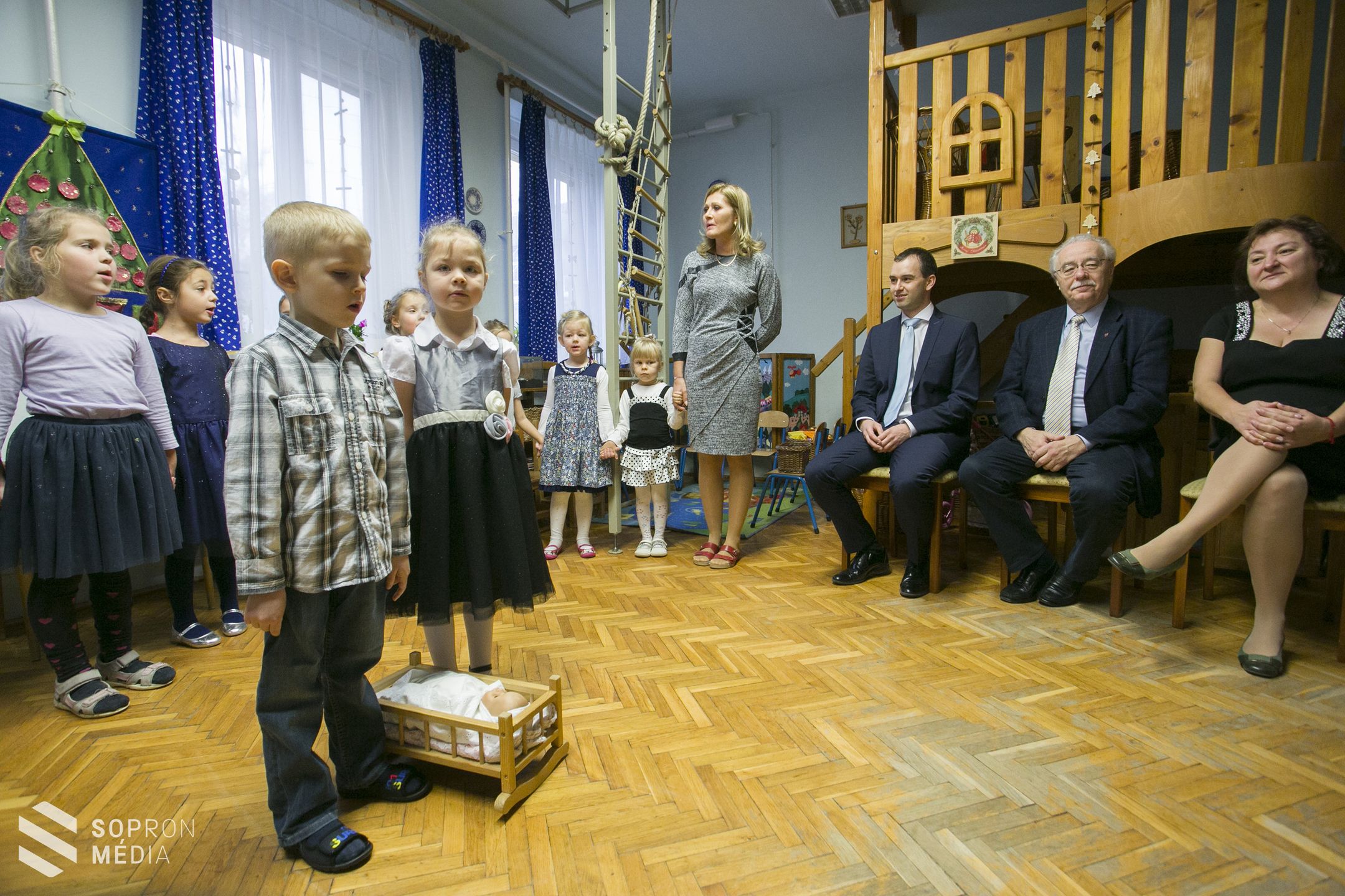 Karácsonyi ajándékok a Dózsa György utcai óvodának!