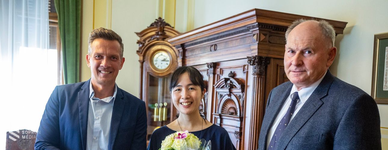 A város nevében megköszönték Sayumi Horikawa japán nyelvtanárnő munkáját