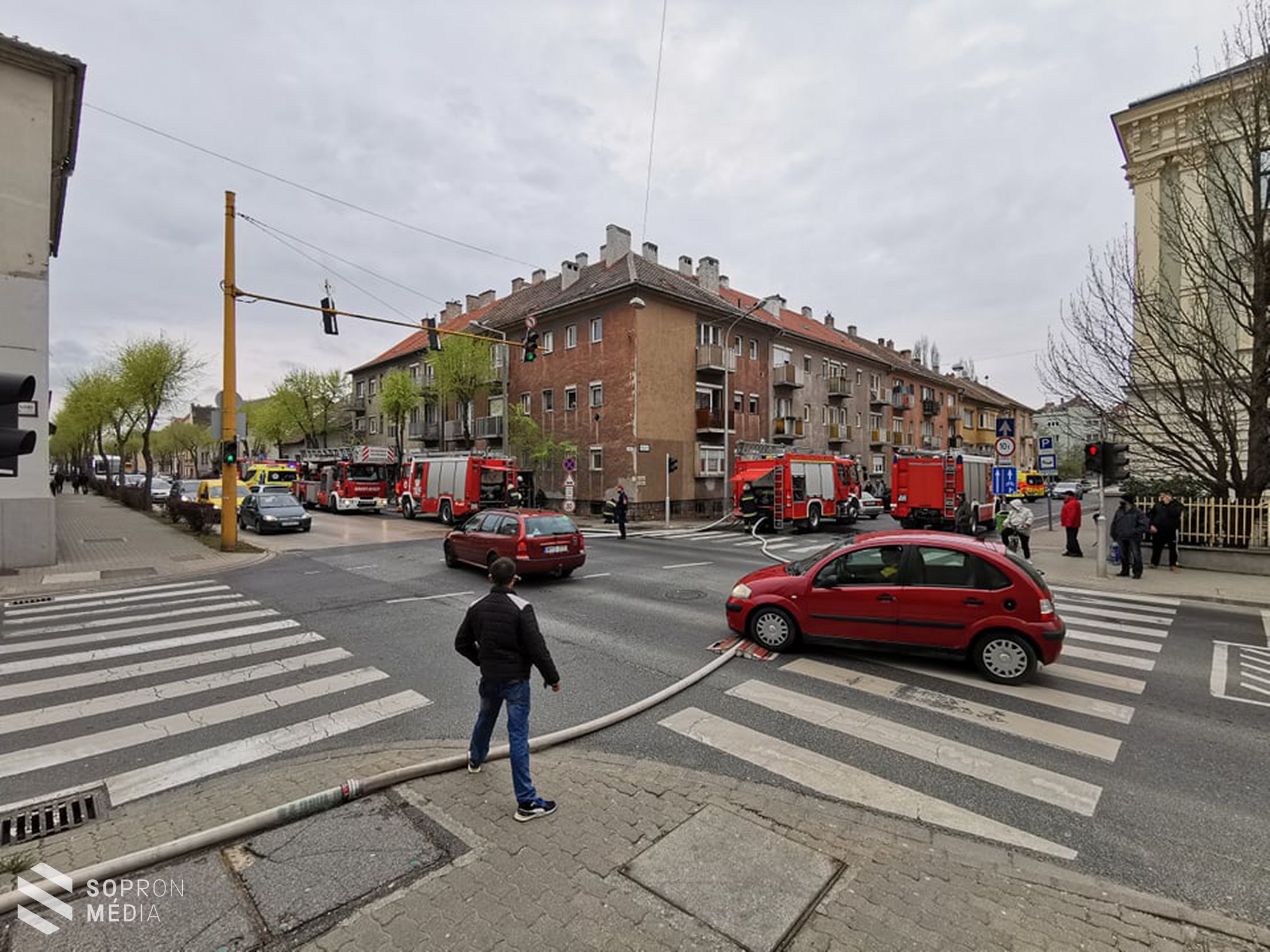 Tűz volt egy társasház pincéjében a Csengery utcában - GALÉRIA