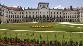 Nők napja a fertődi Esterházy-kastélyban