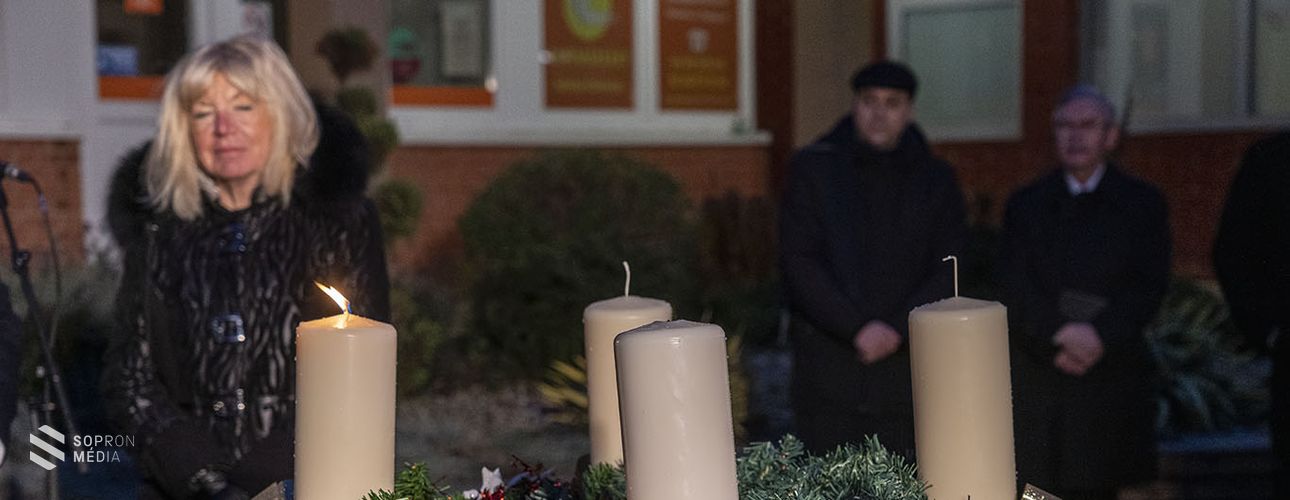 Advent negyedik gyertyáját gyújtják meg a Jerevánon