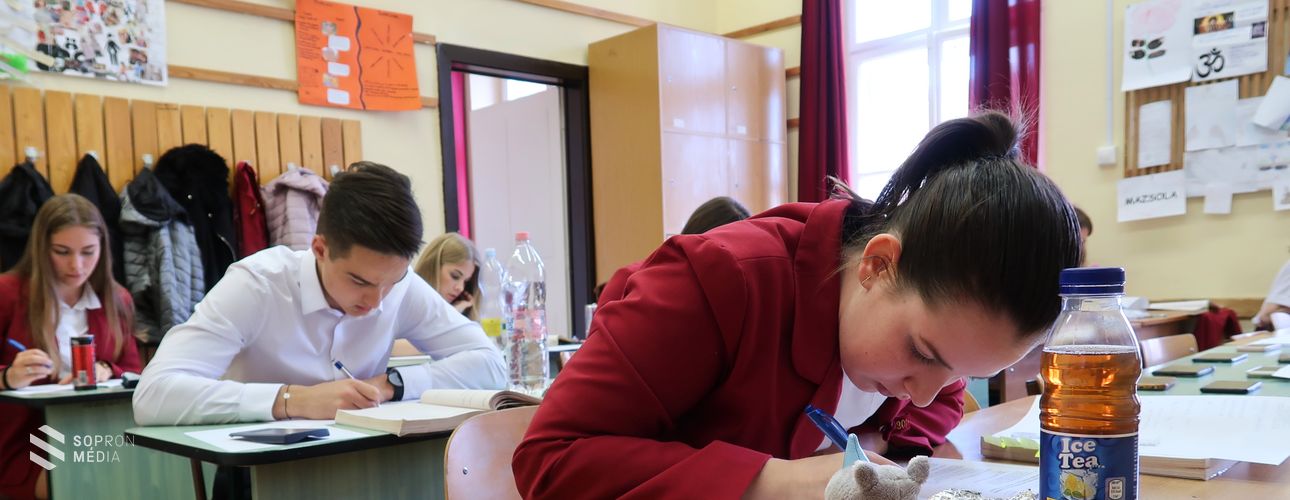  Hétfőn a magyar nyelv és irodalom írásbelikkel kezdődnek az érettségi vizsgák