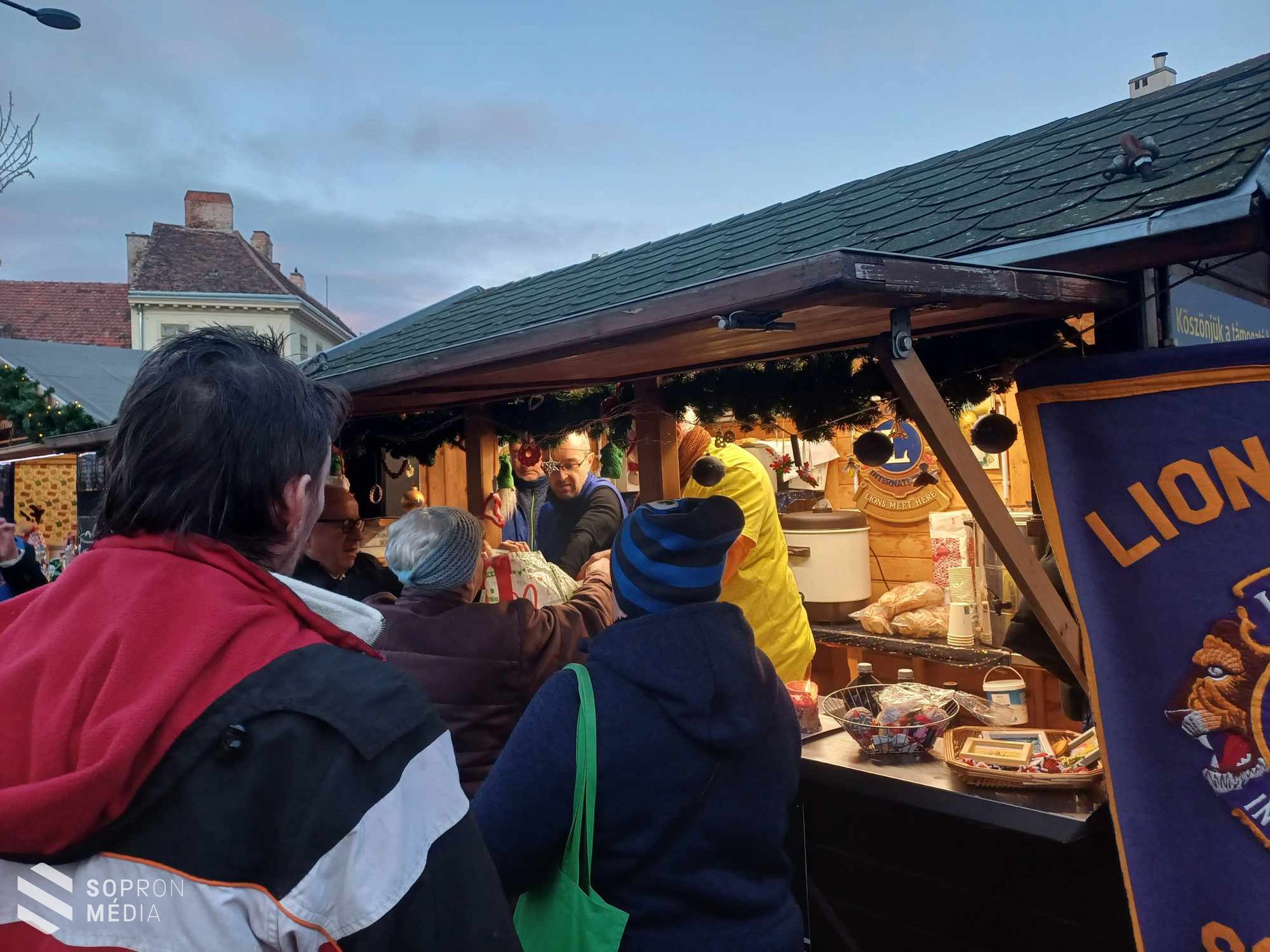 Jótékonysági ételosztással segít a Lions Club Sopron az adventi időszakban