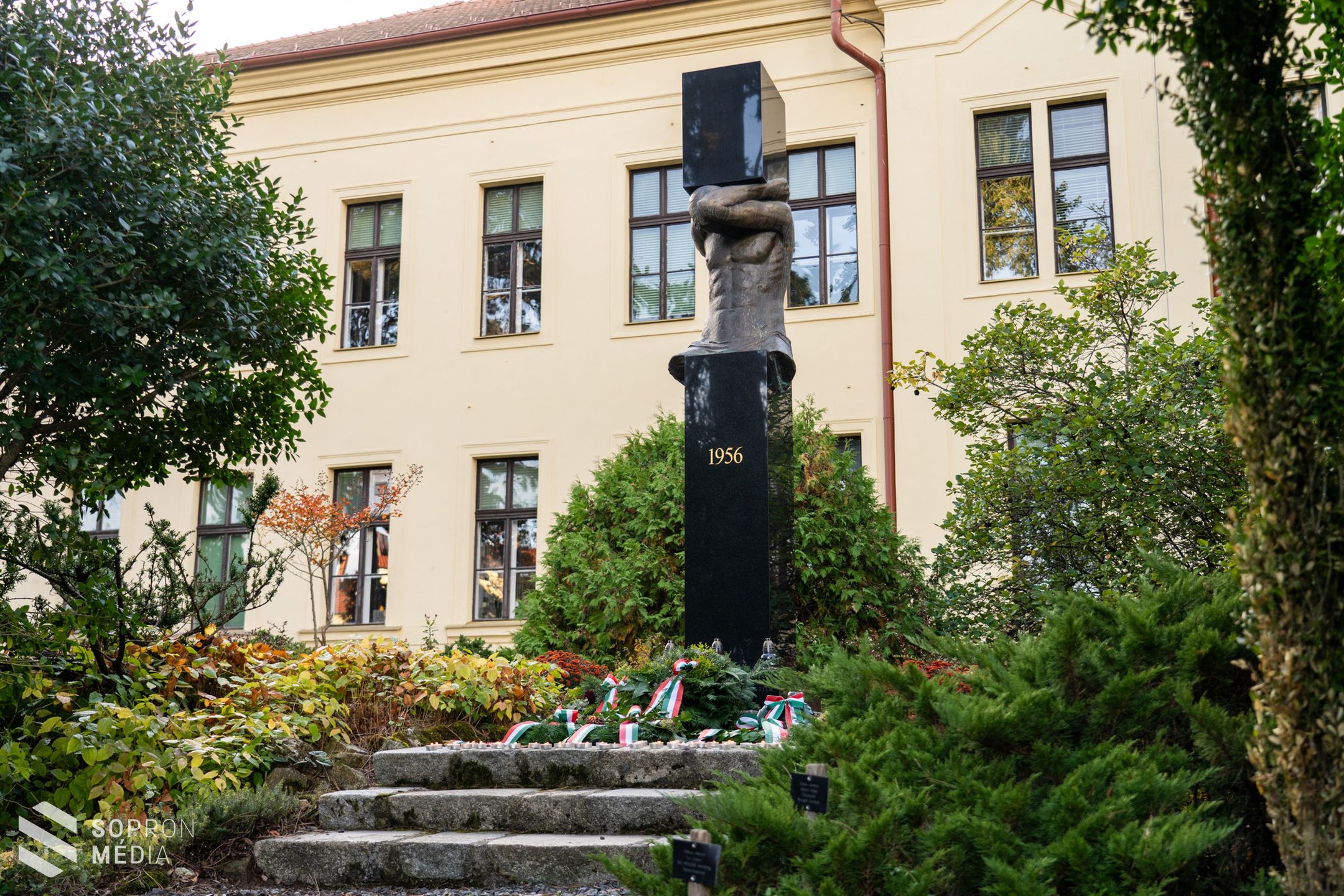Vér nélkül, de nem áldozat nélkül zajlott a forradalom Sopronban